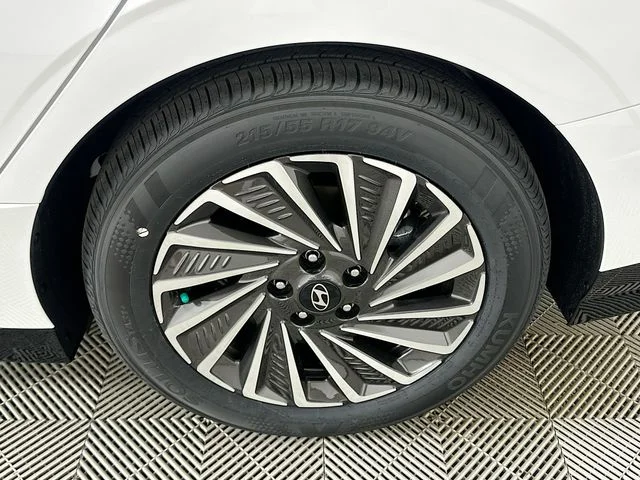 New 2026 White Hyundai SEL image 21