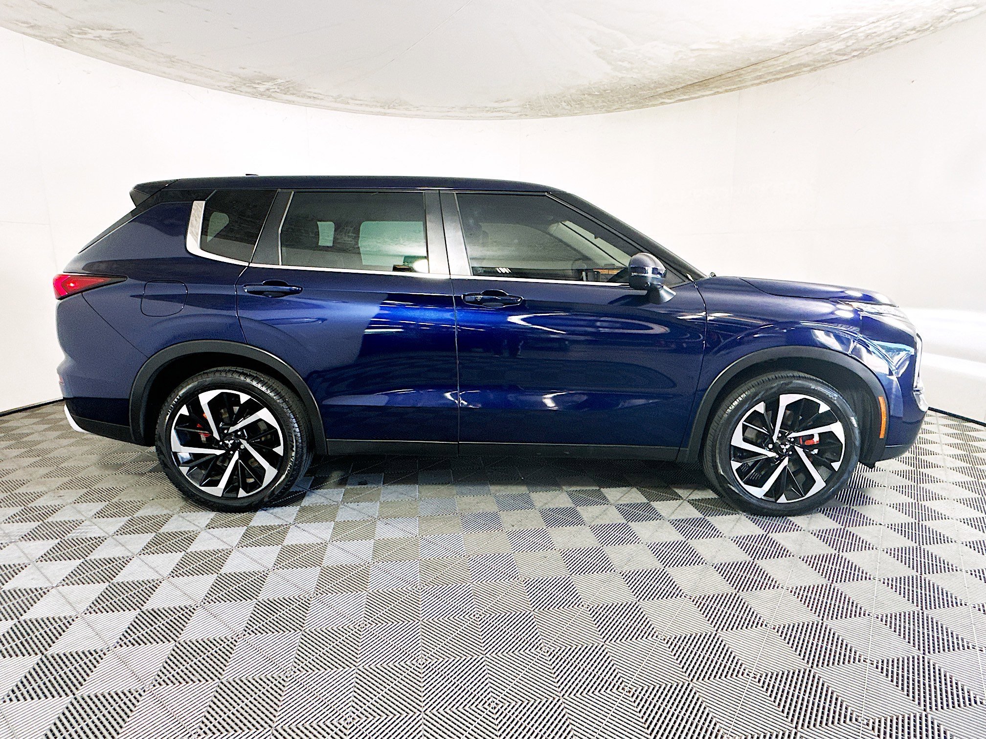 2023 Mitsubishi Outlander thumbnail 4