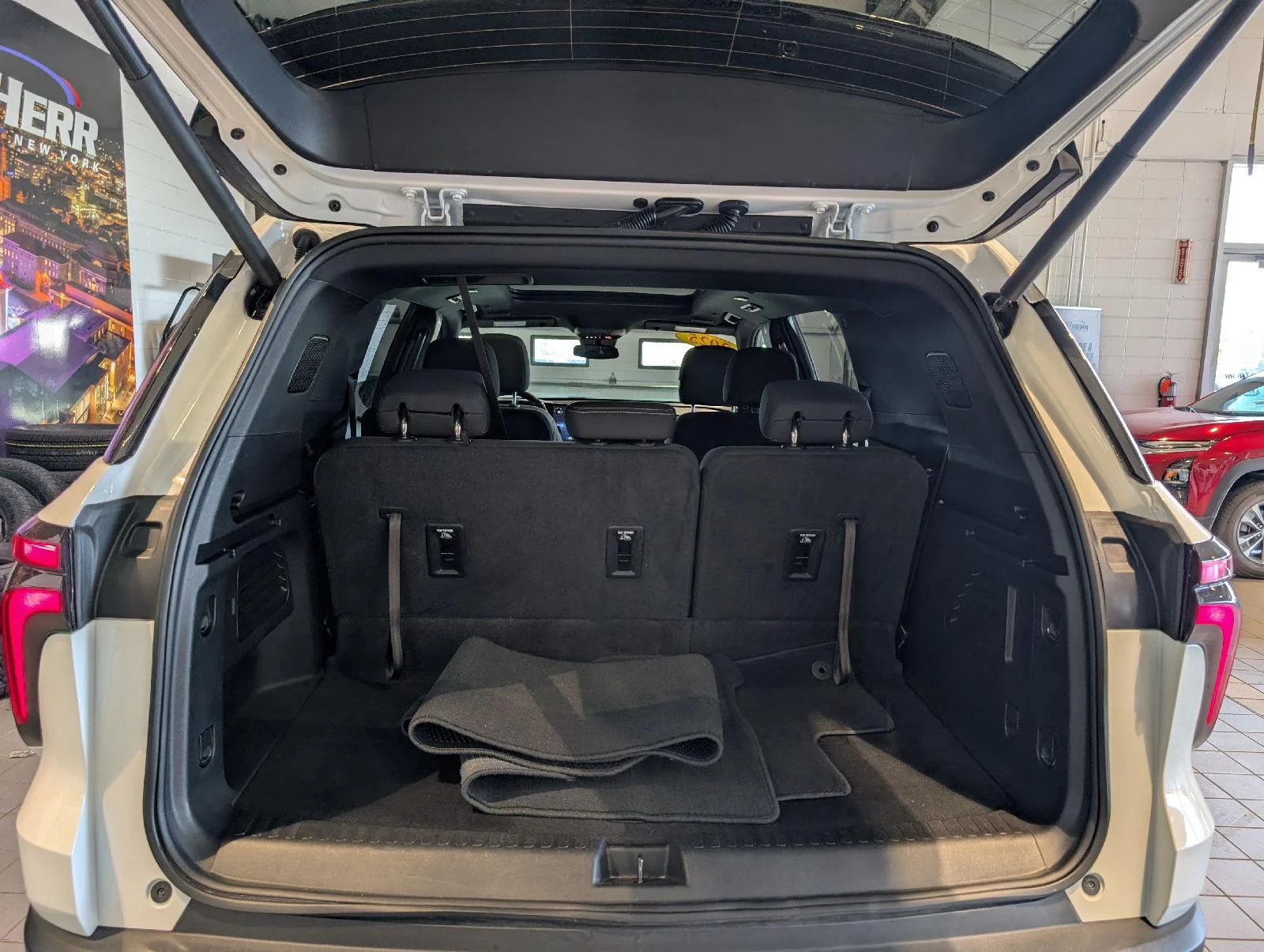 Used 2025 Summit White Chevrolet LT image 6