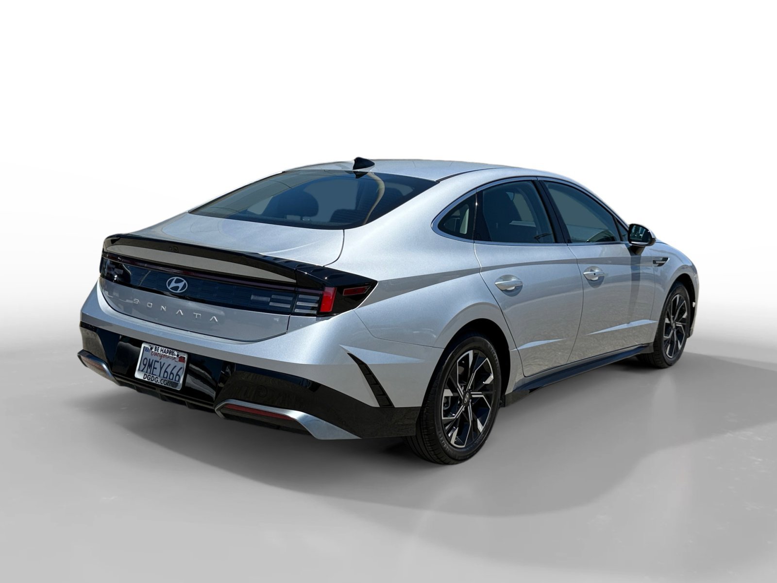 Certified Used 2024 Aero Silver Hyundai SEL image 5