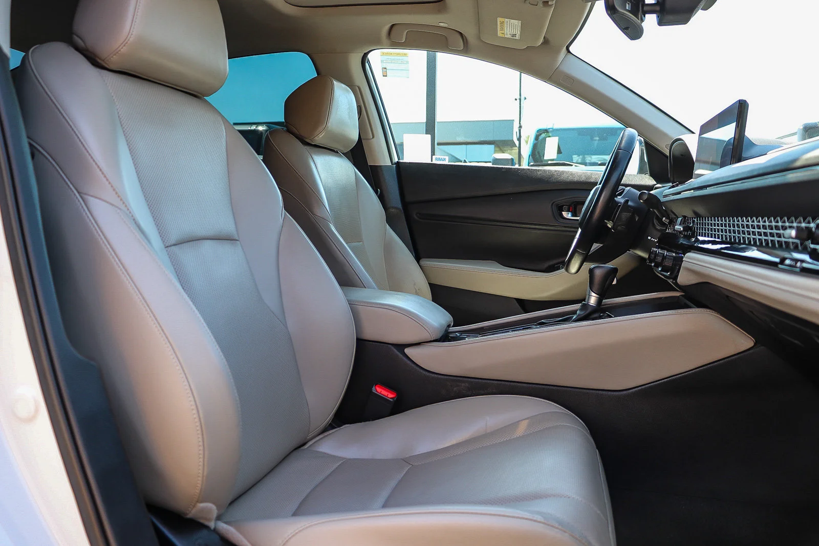 Used 2025 Platinum White Pearl Honda Touring image 21