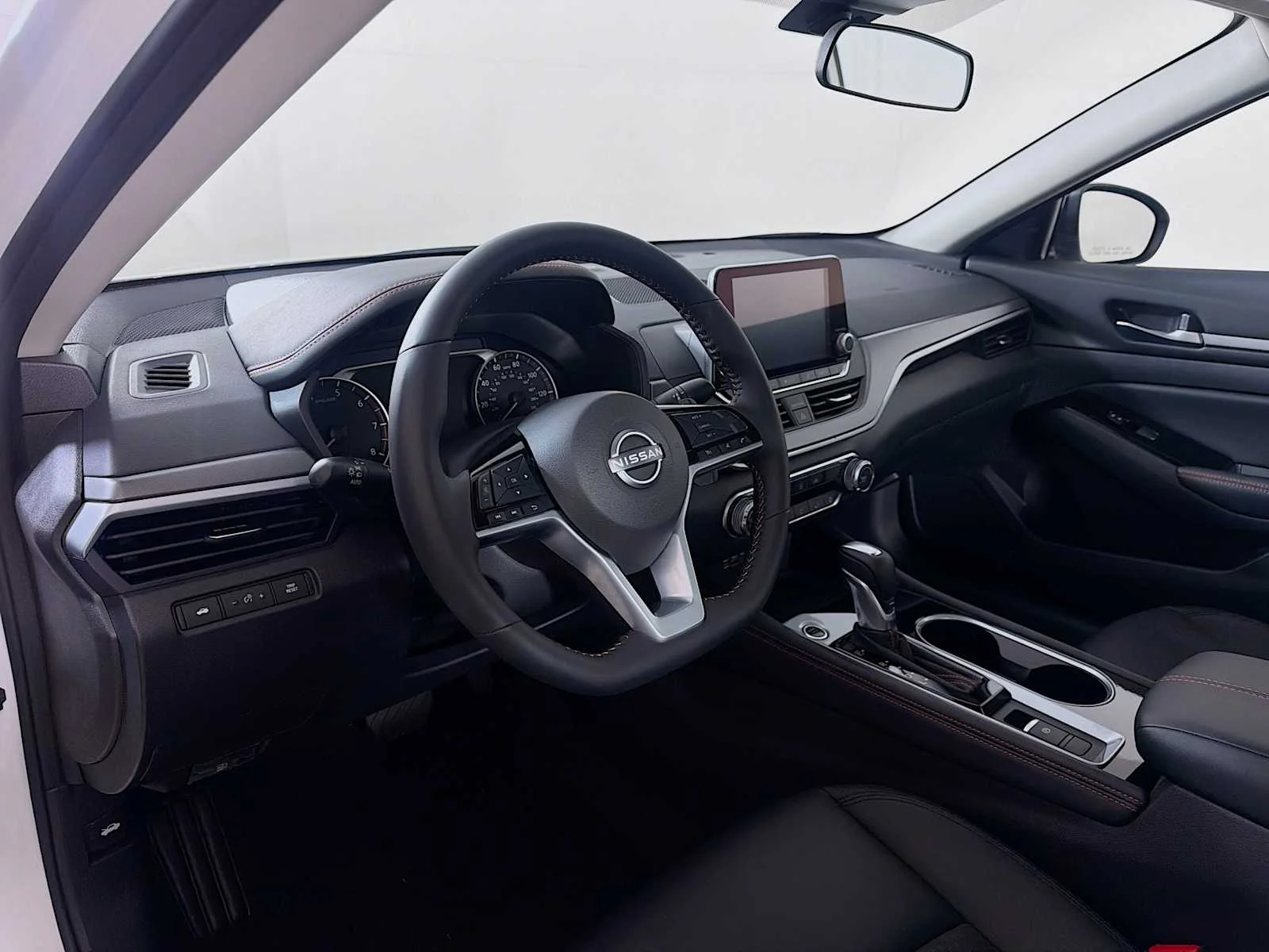 Certified Used 2025 Pearl White Tricoat Nissan SR image 7