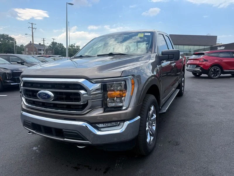 Used 2021 Gray Ford XLT image 3