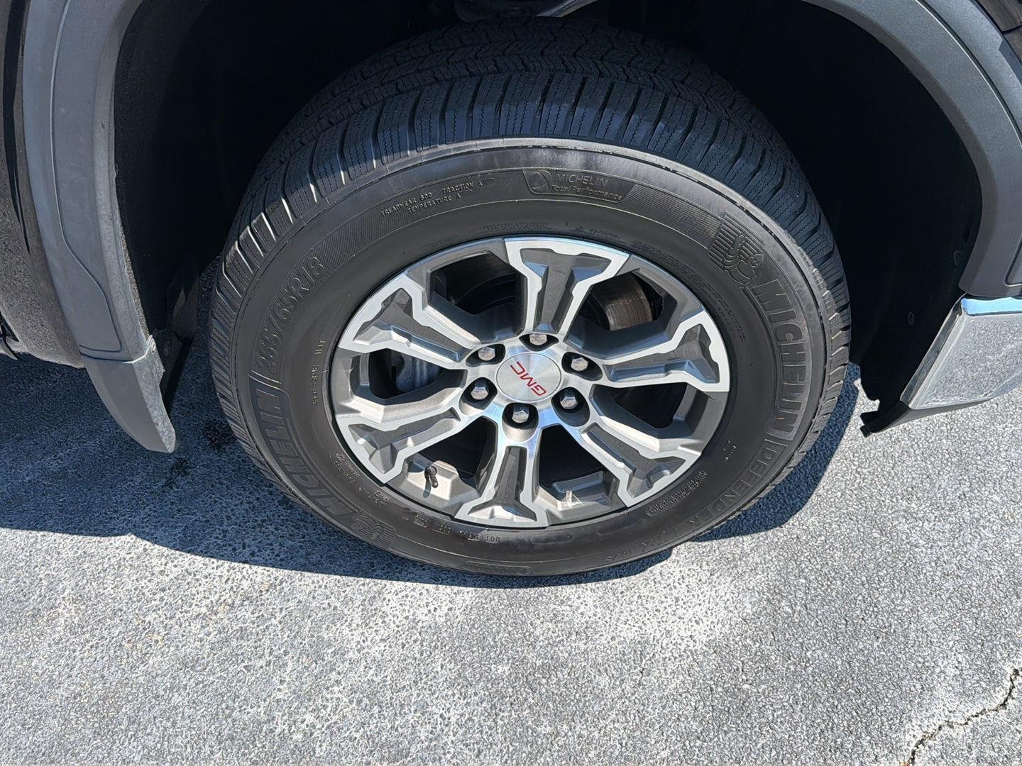 Used 2019 Onyx Black GMC SLT image 40