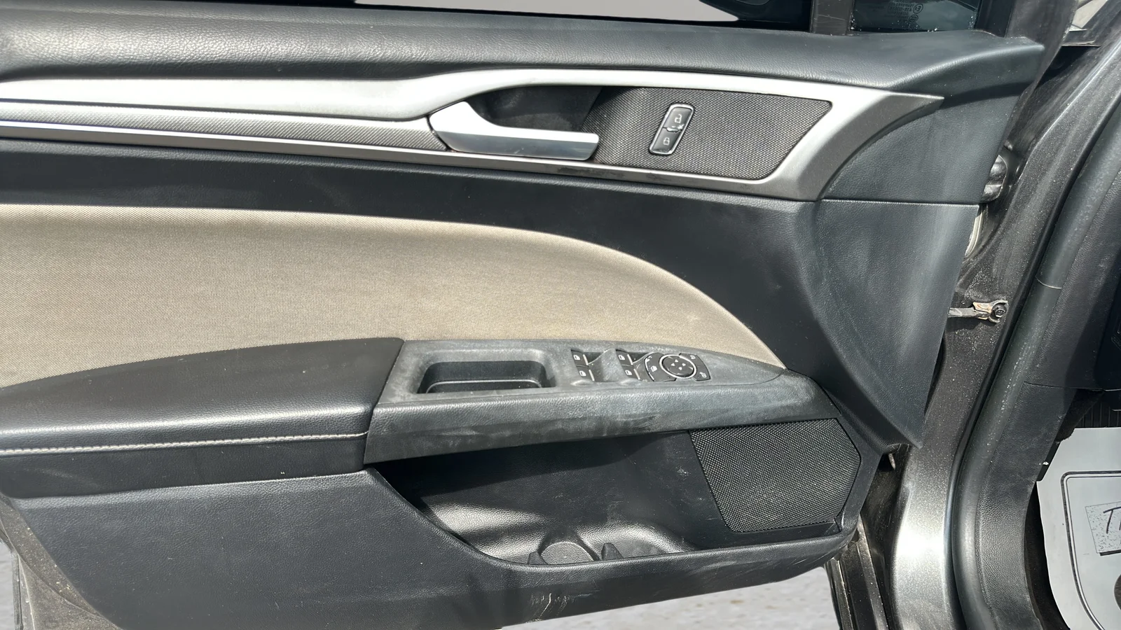 Used 2019 Gray Ford S image 18