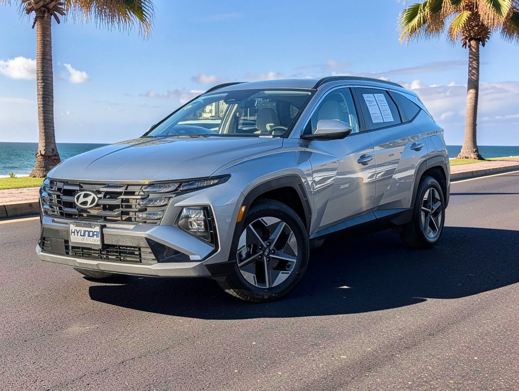 Certified Used 2025 Silver Hyundai SEL image 2