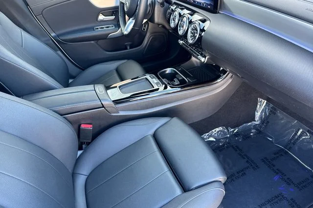 Used 2025  Mercedes-Benz CLA 250 image 17