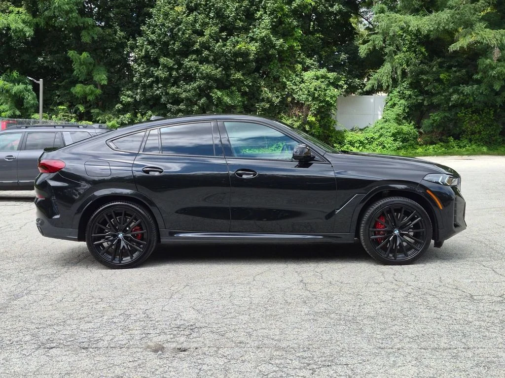 Used 2024 Black BMW M60i image 2