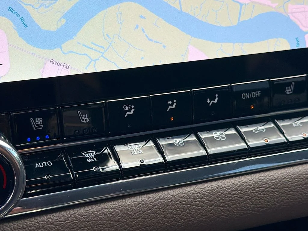 Used 2025 Black GMC Denali image 21
