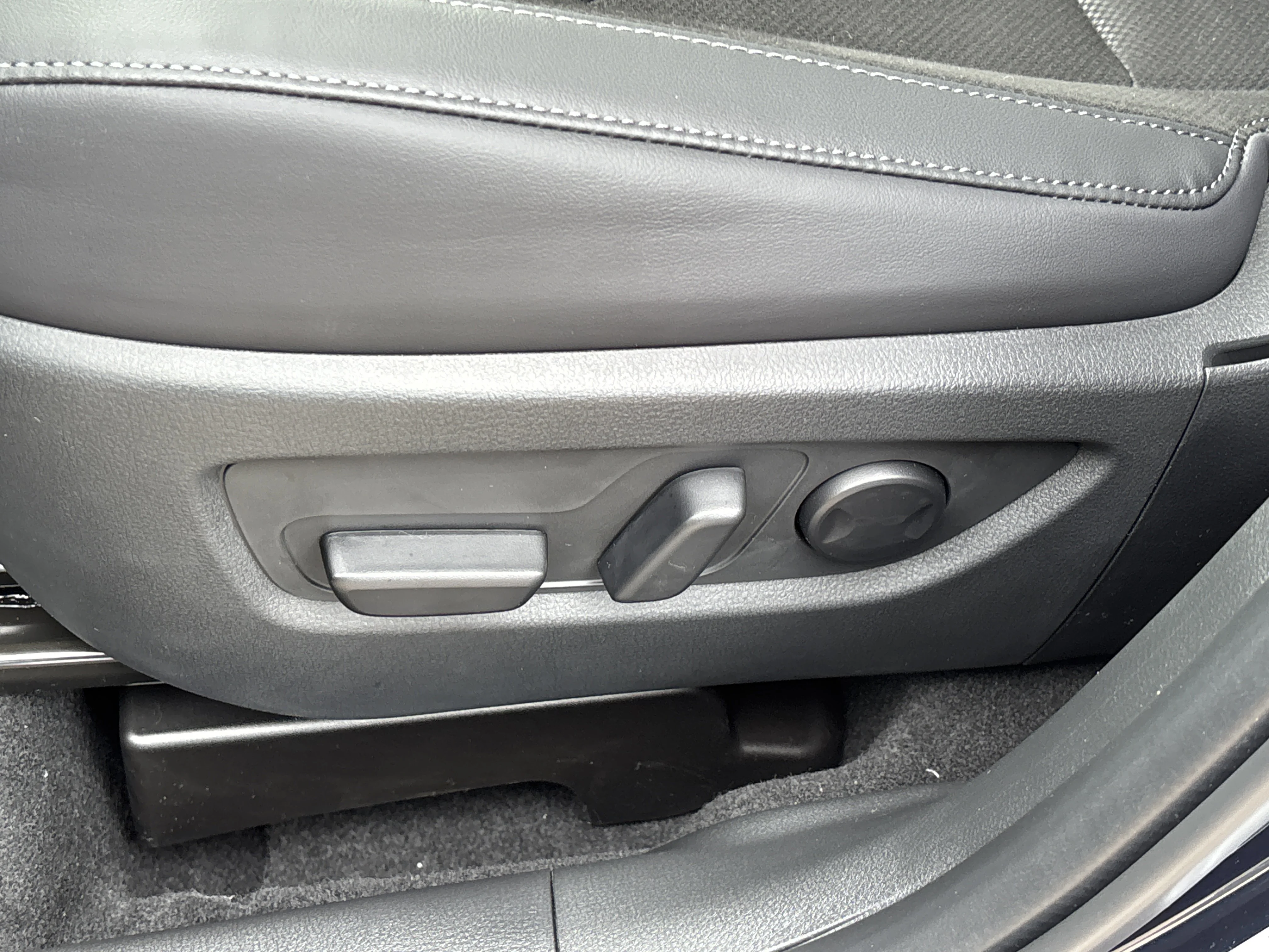 New 2026 Navy Blue Mica Mazda 2.5 S Preferred AWD image 17