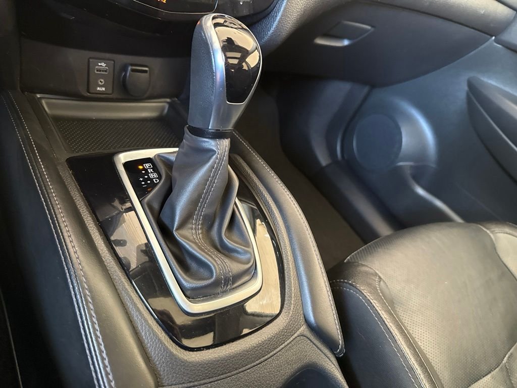 Used 2017 Brilliant Silver Nissan SL image 30