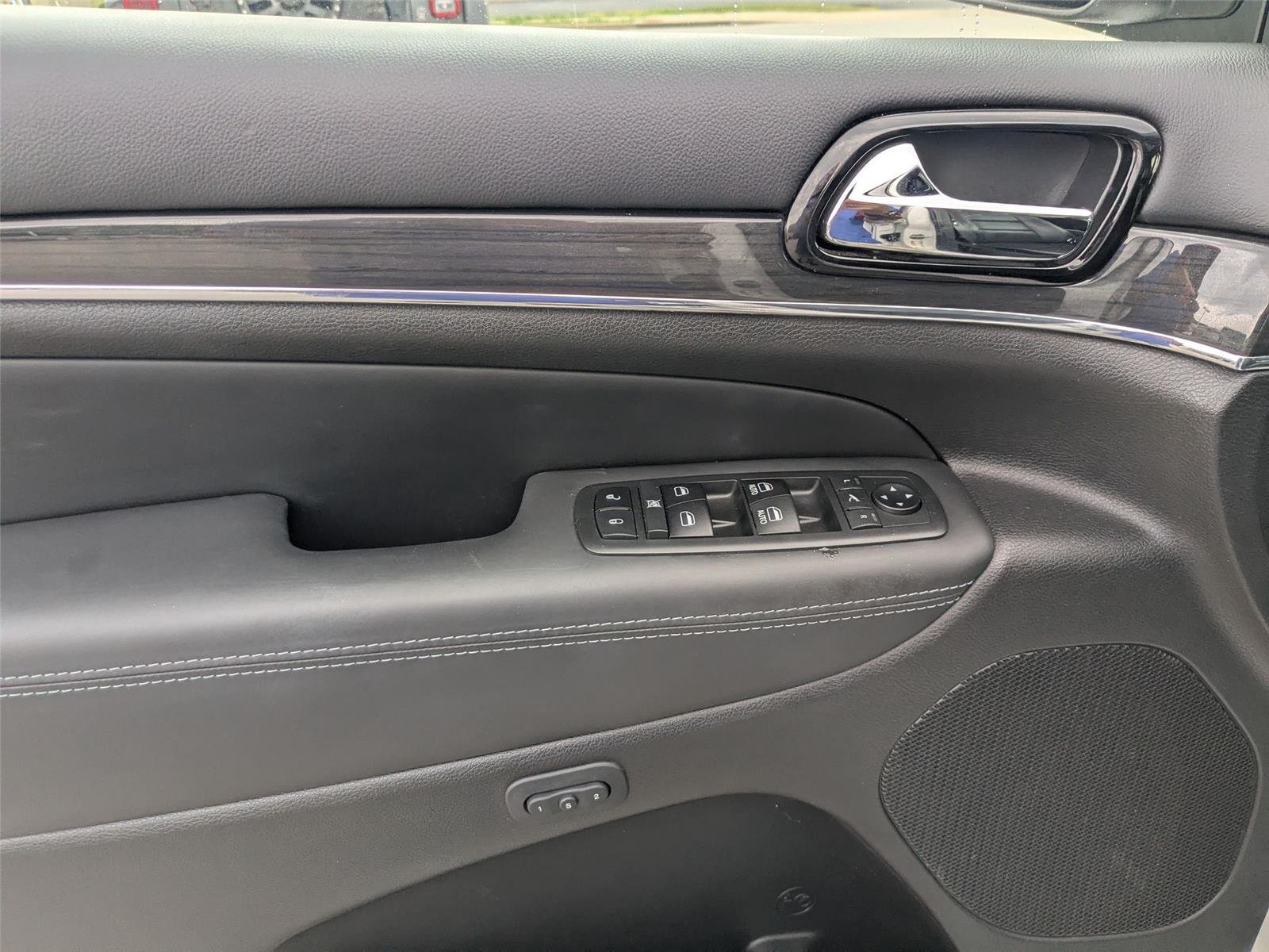 Used 2019 Bright White Clearcoat Jeep Overland image 11