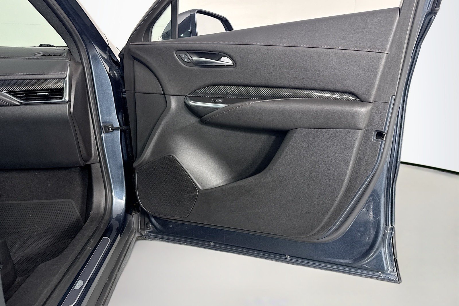 Used 2019 Shadow Metallic Cadillac FWD Sport image 24