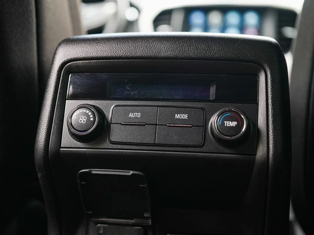 Used 2022 White GMC SLE image 33