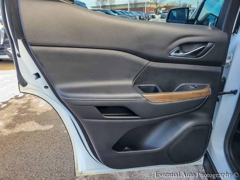 2022 GMC ACADIA - Image 18