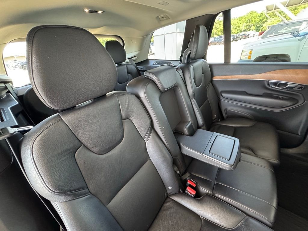 Used 2021  Volvo T6 Momentum image 25