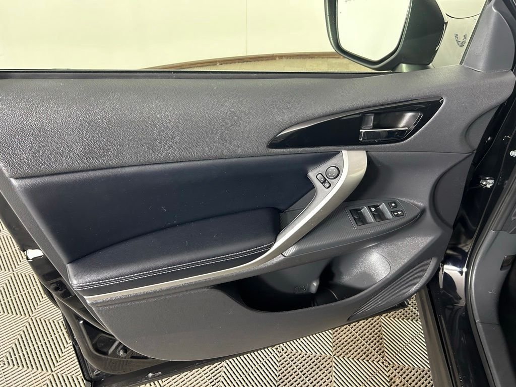 Used 2024 Silver Mitsubishi SE image 11