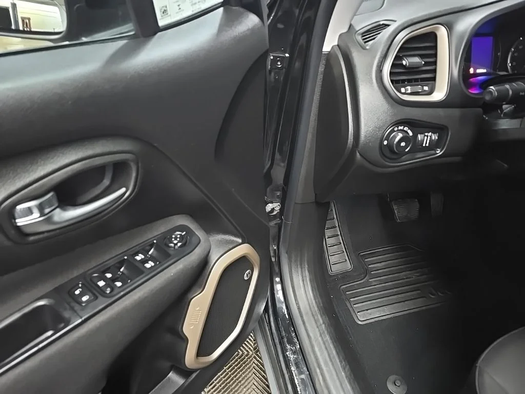 Used 2016 Black Jeep Latitude image 30