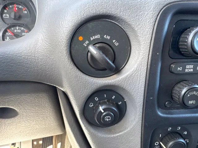 Used 2005 Gray Chevrolet LS image 21