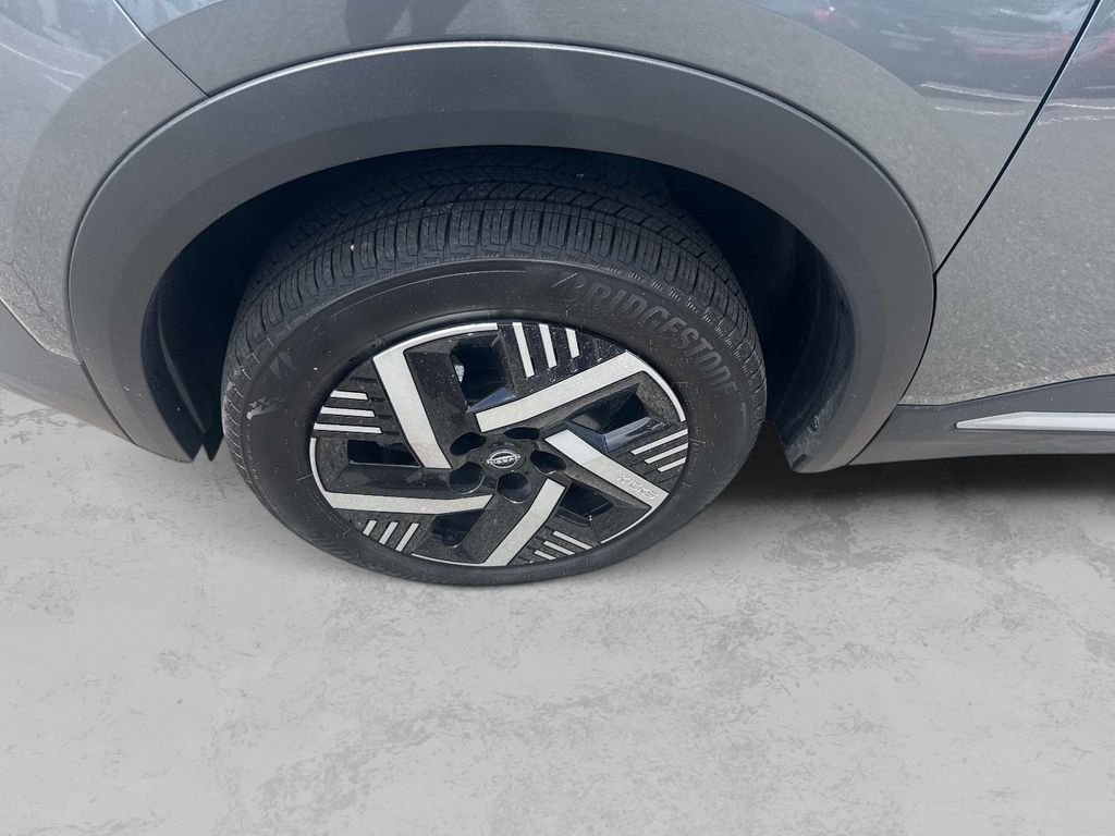 Used 2025 Gray Nissan SV image 11