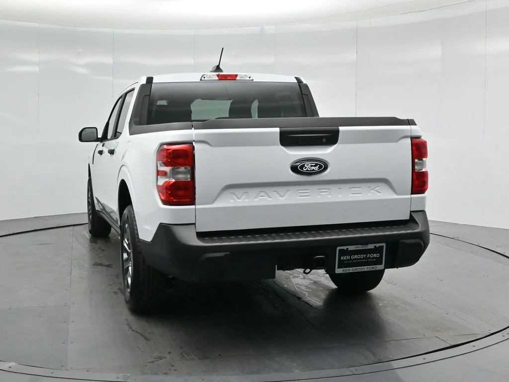 New 2026 Oxford White Ford XLT image 25