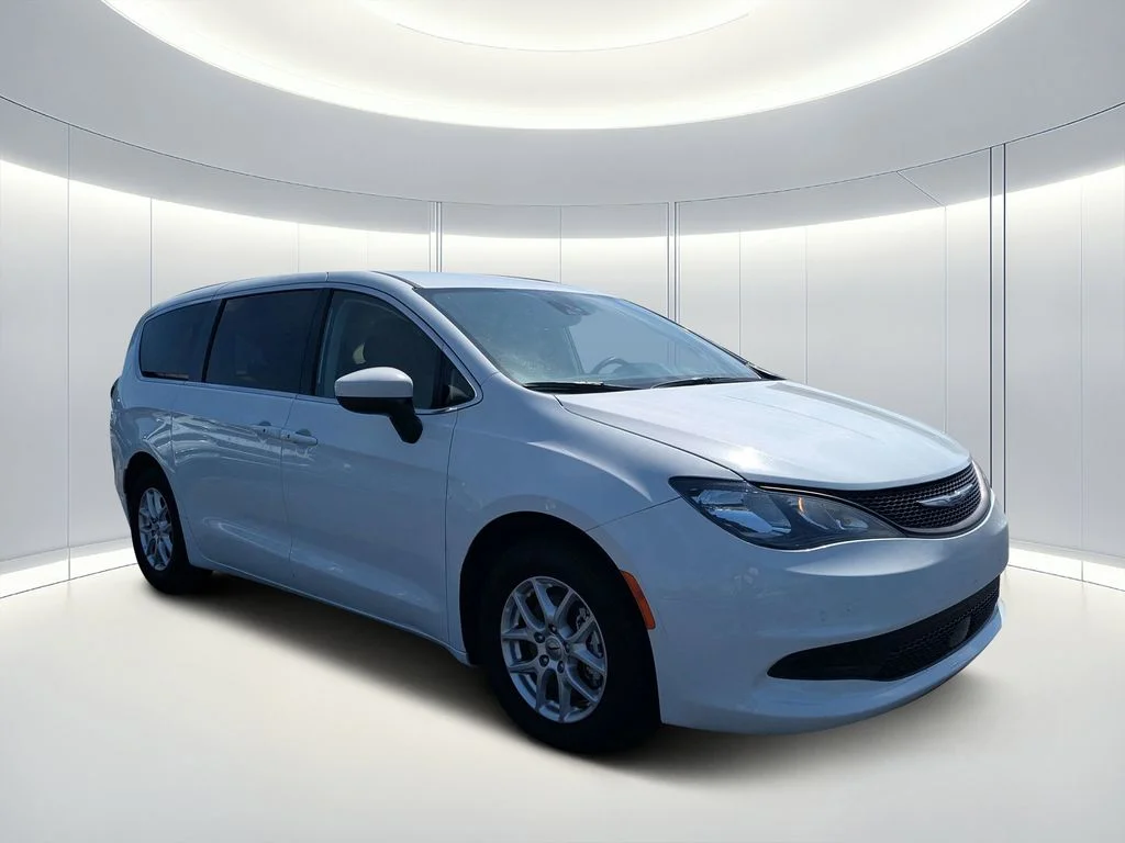 2023 Chrysler Voyager LX's photo