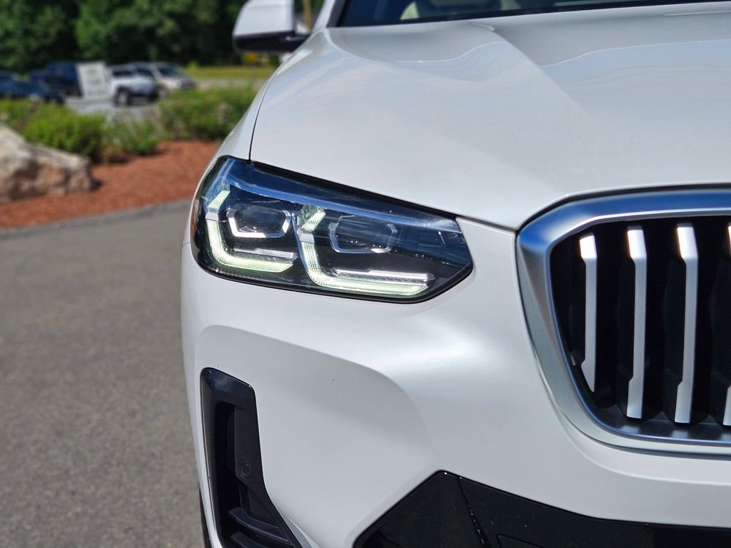 Used 2023 Mineral White Metallic BMW xDrive30i image 9