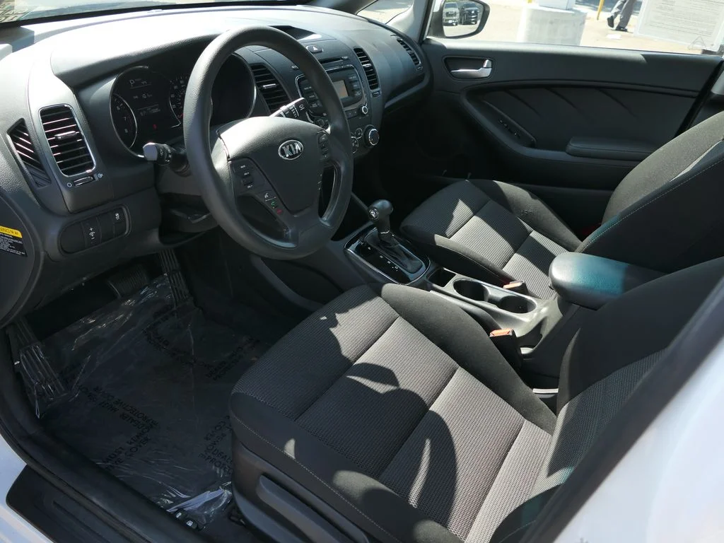 Used 2017 White Kia LX image 10