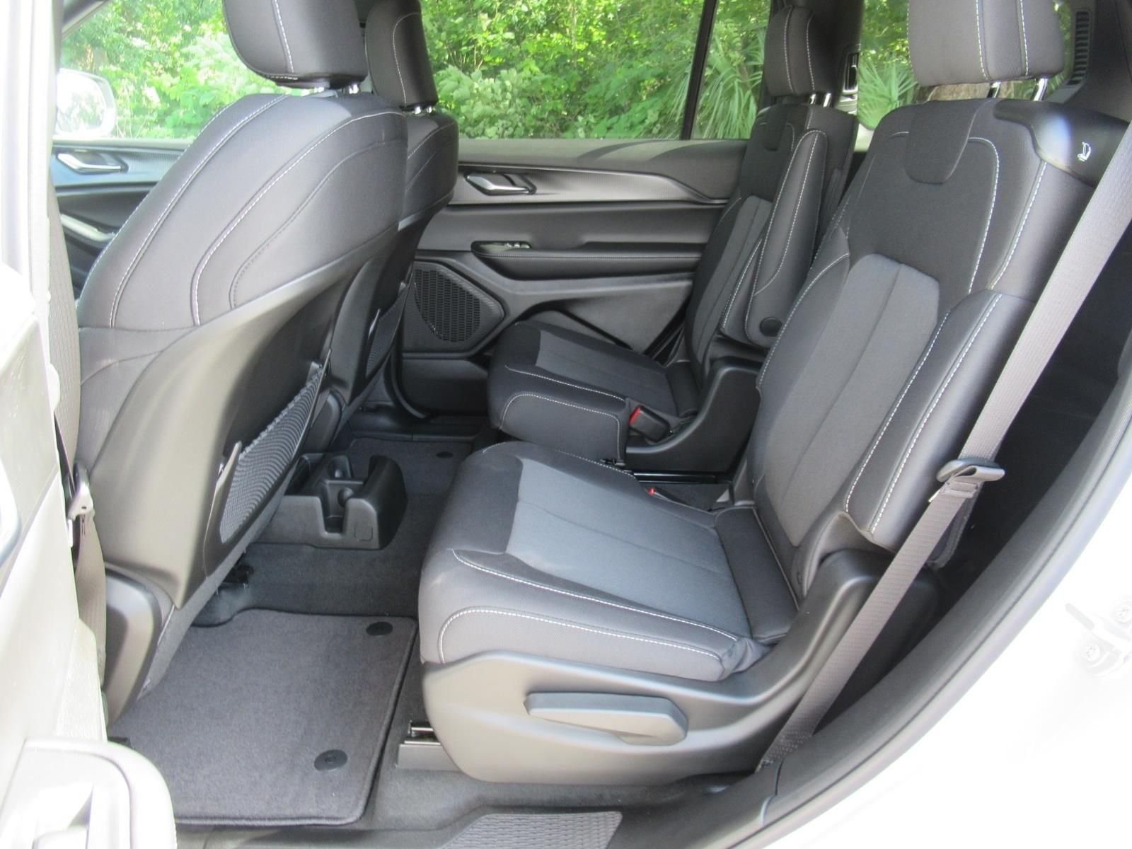 New 2026 Silver Zynith Exterior Paint Jeep Laredo X image 35