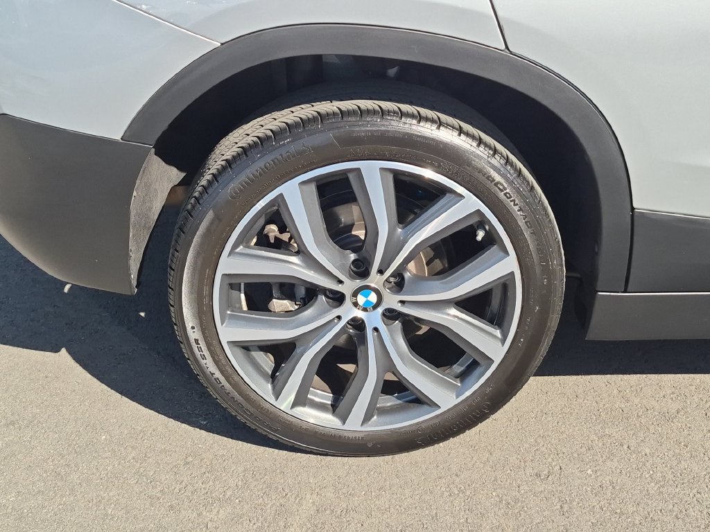 Used 2022 Silver BMW sDrive28i image 29
