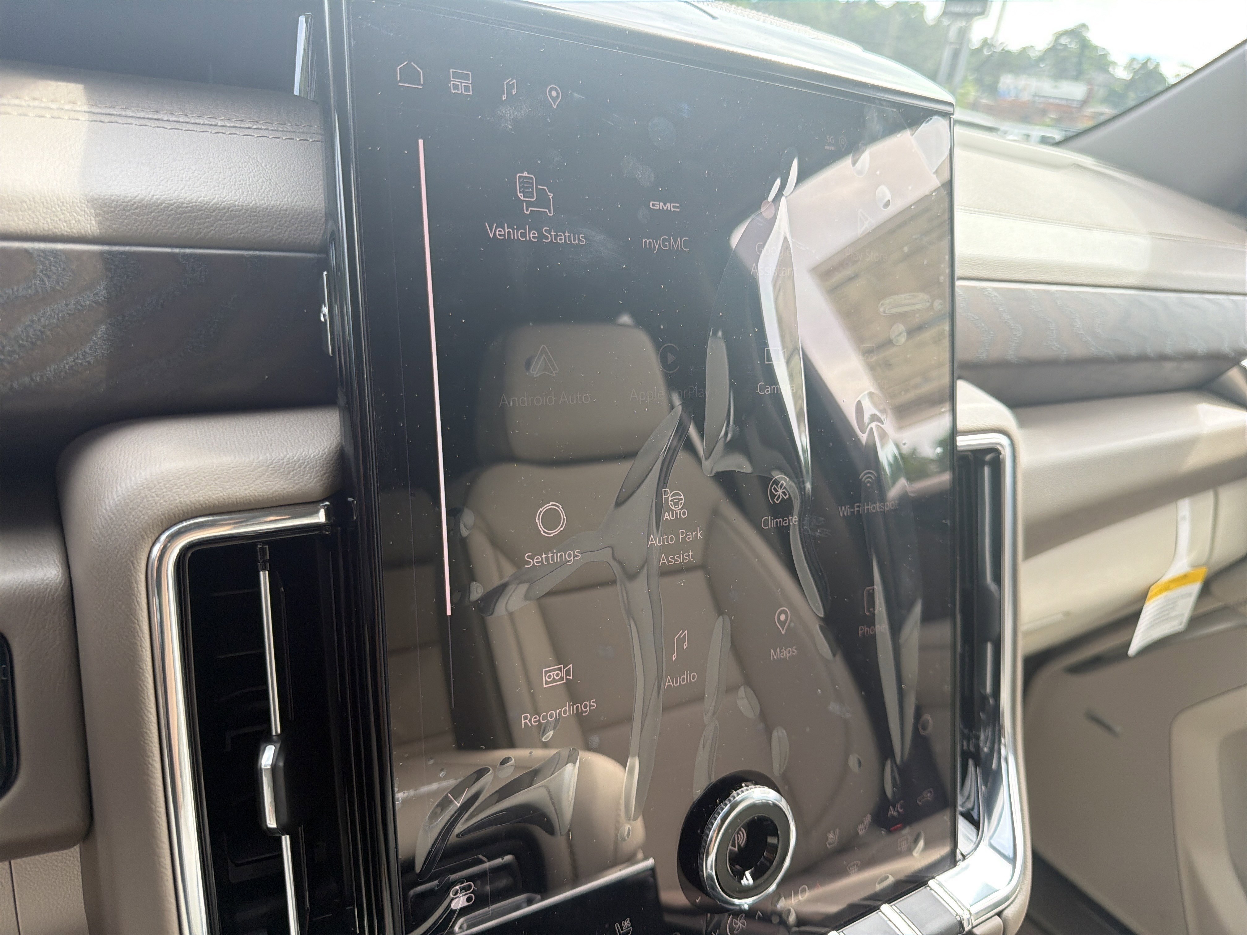 2026 GMC Yukon Denali - Photo 26