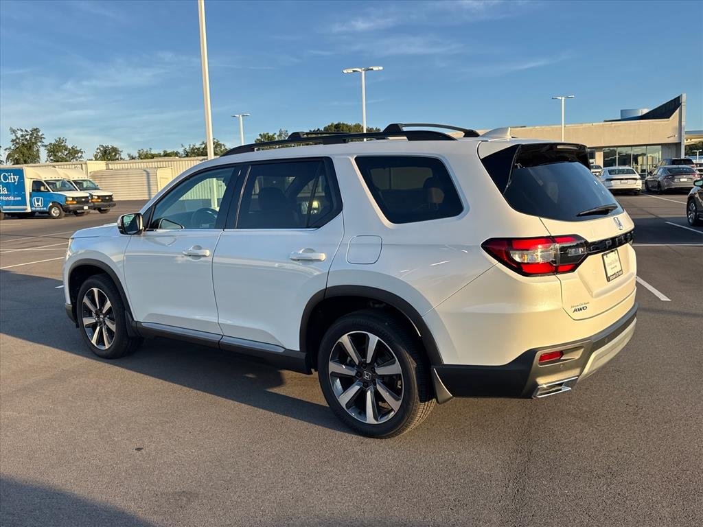 Certified Used 2025 Platinum White Pearl Honda AWD TRG image 4