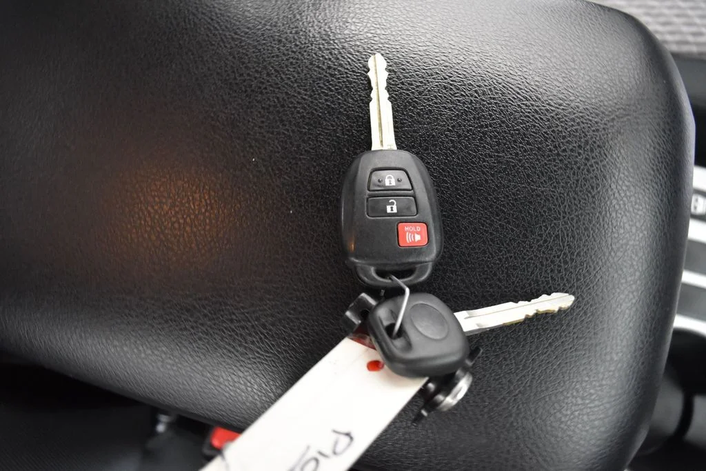Used 2020 Silver Toyota SR5 image 29