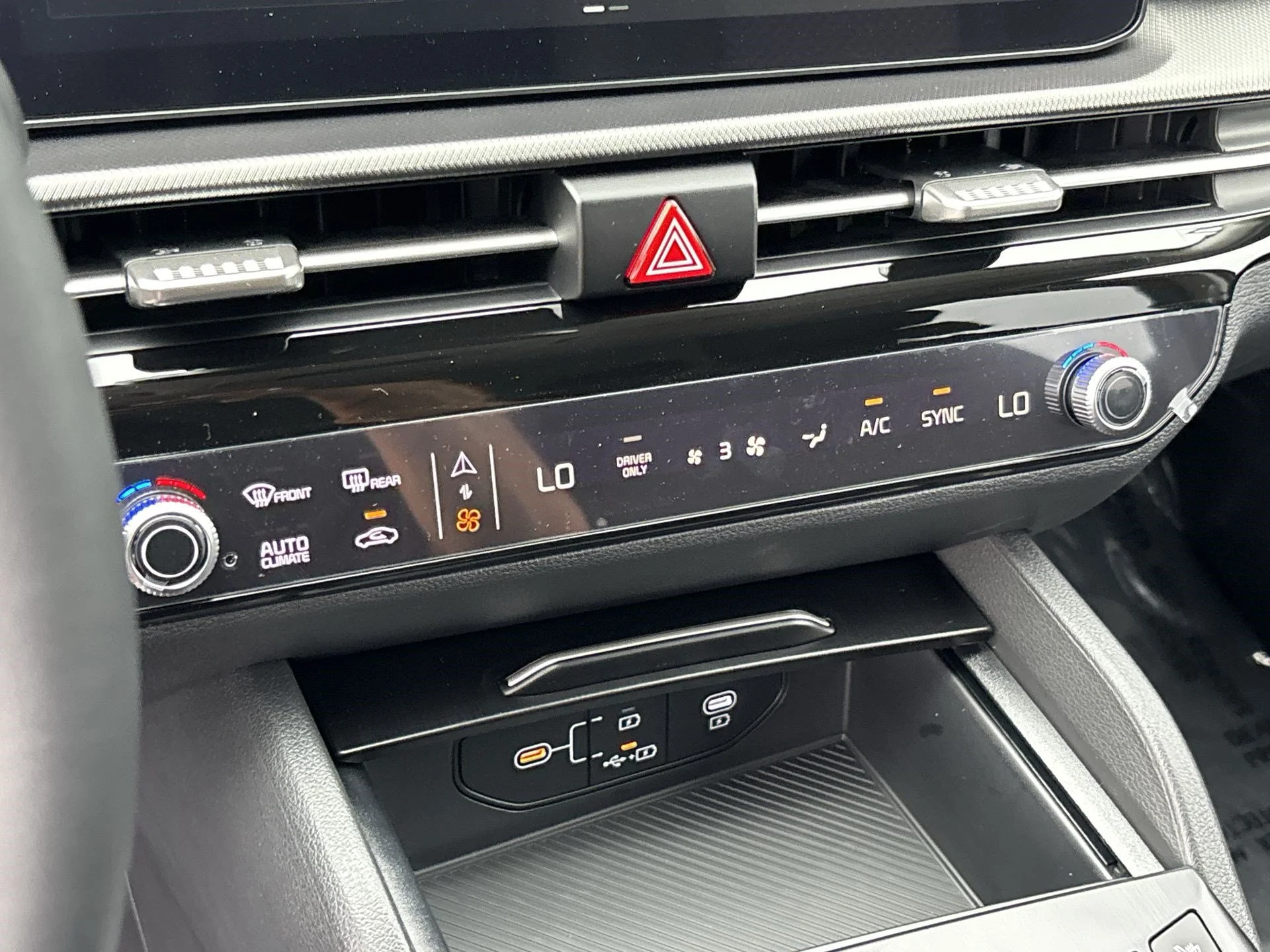 New 2027 Gravity Gray Kia S image 18
