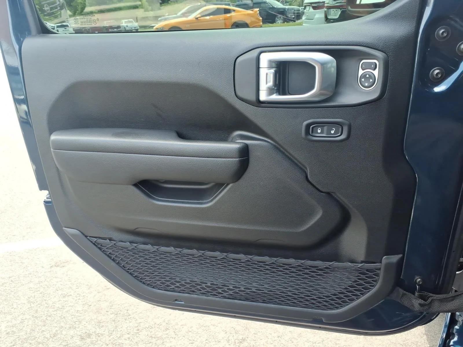 Used 2025 Fathom Blue Pearlcoat Jeep Sport S image 25