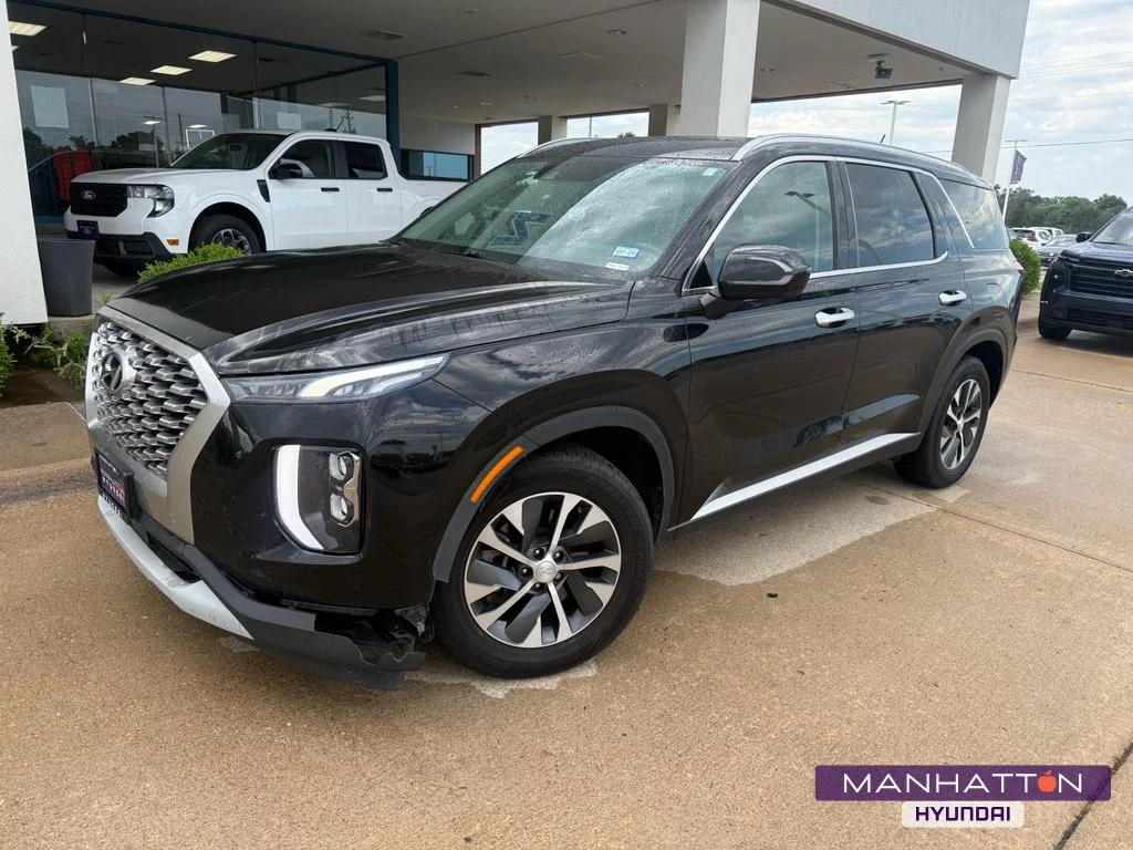 Used 2022  Hyundai SEL image 1