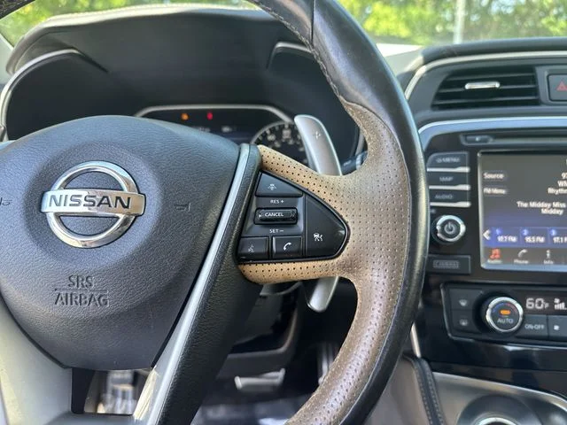 Used 2016 White Nissan SR image 17
