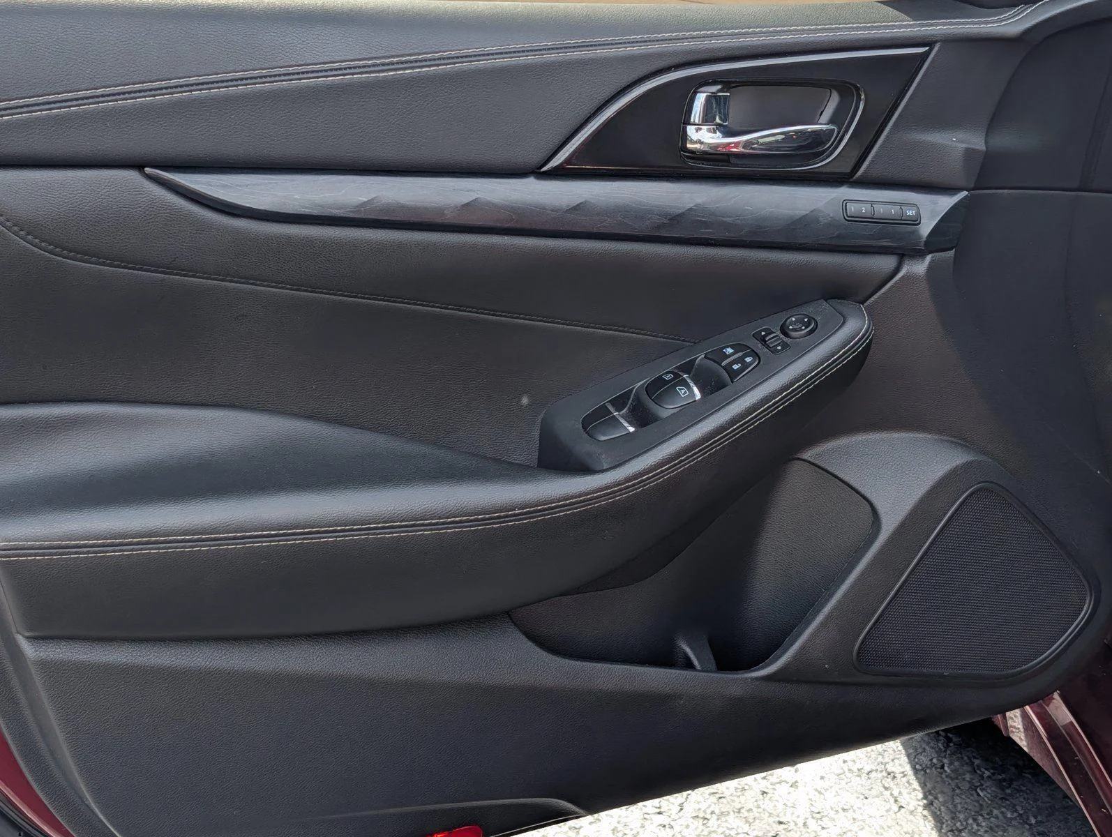 Used 2019 Super Black Nissan Platinum image 14