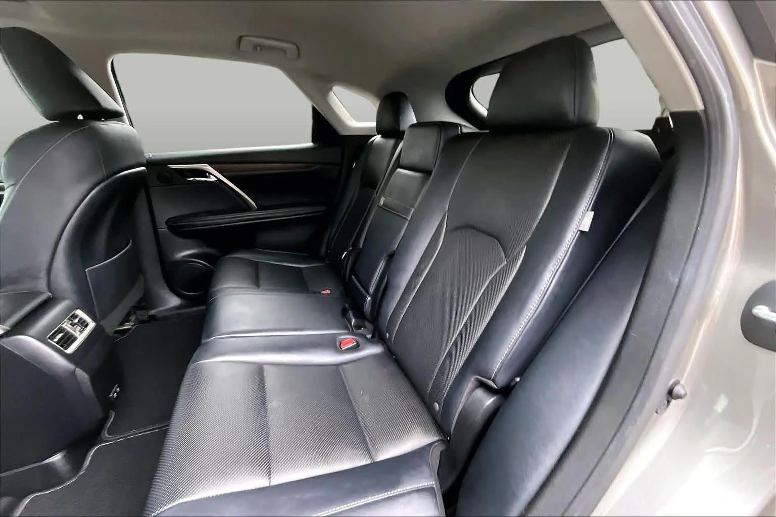 Used 2020 Atomic Silver Lexus  image 40