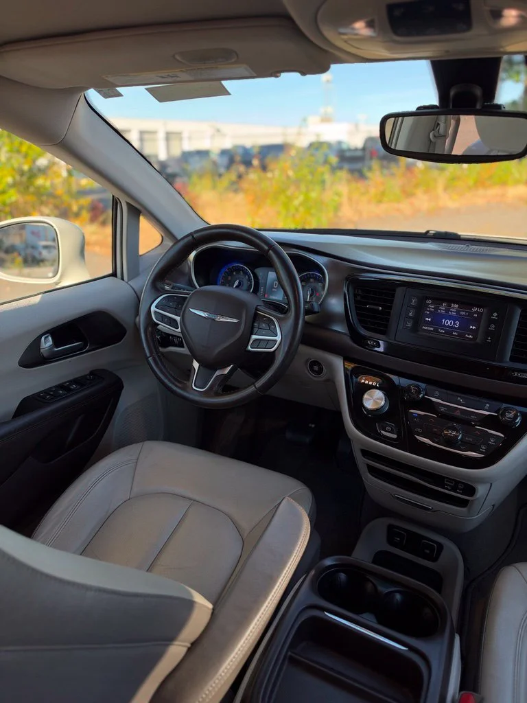 Used 2017 Tusk White Chrysler Touring L image 31