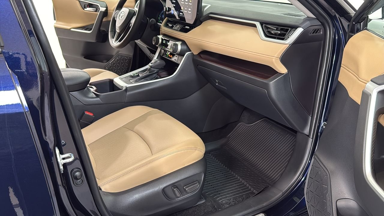 Certified Used 2025  Toyota Limited image 18