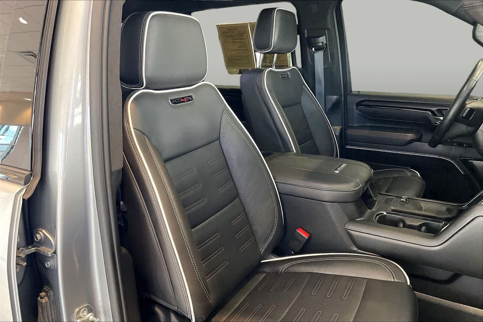 Used 2025 Sterling Metallic GMC AT4X image 9