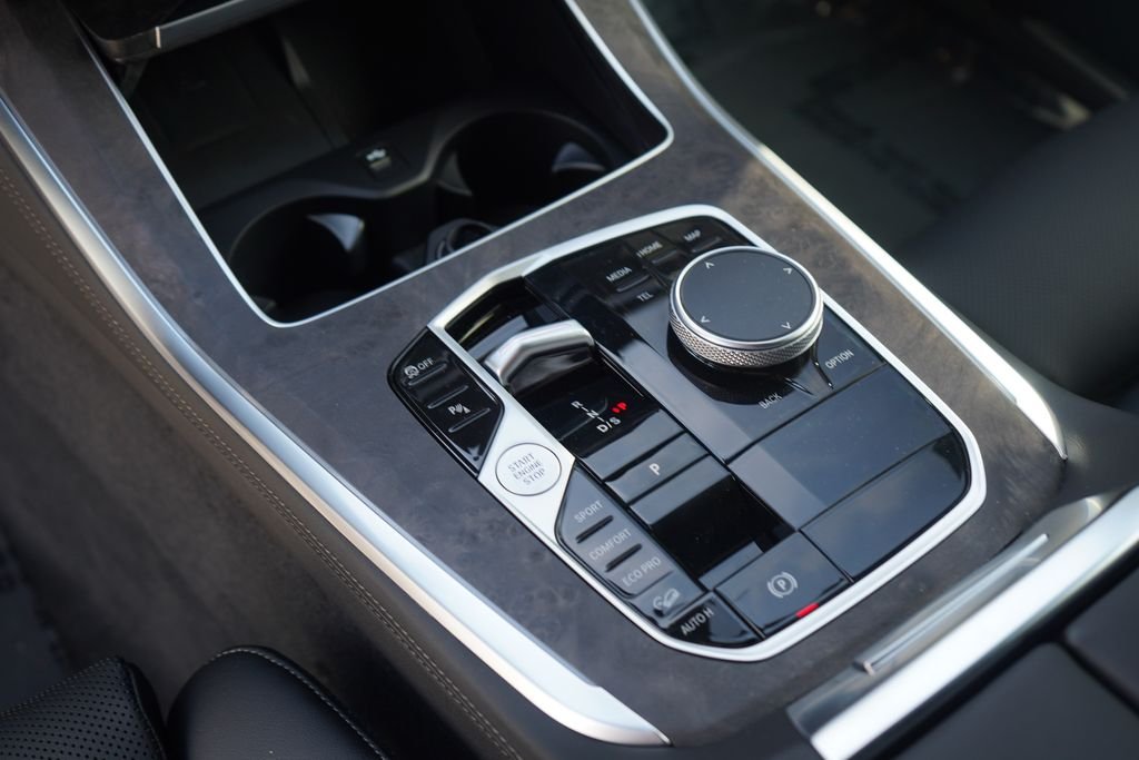 New 2026 Alpine White BMW xDrive40i image 16
