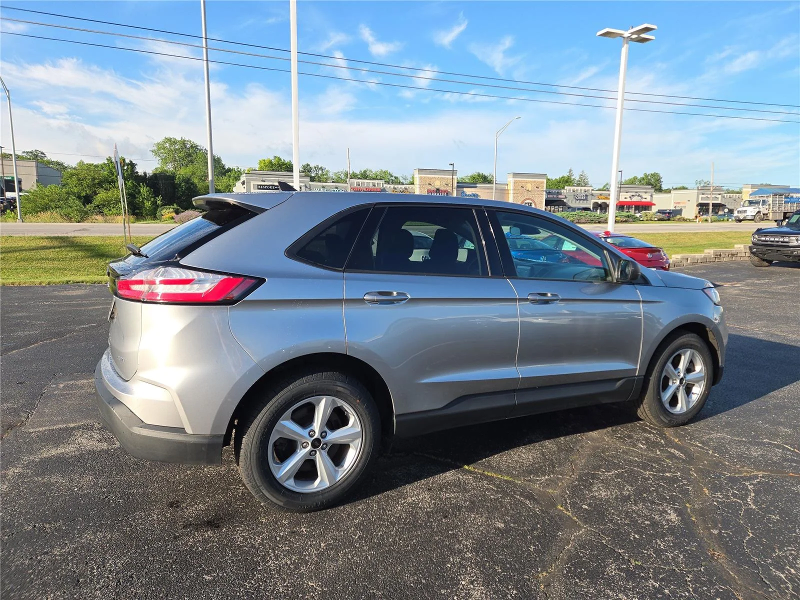 Used 2023 Iconic Silver Ford SE image 28
