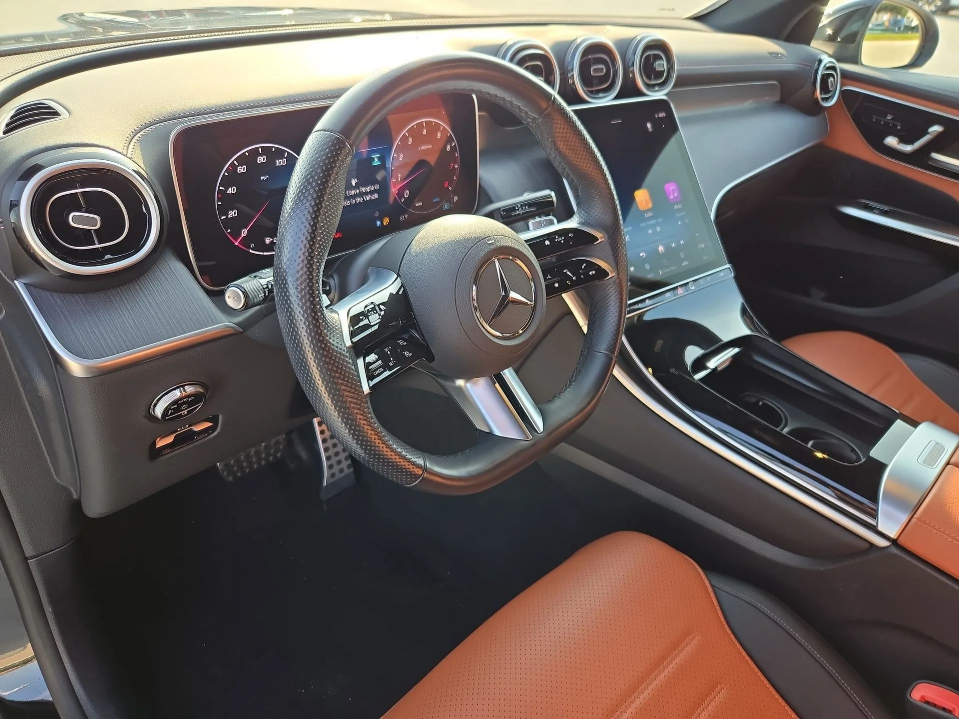 Used 2025 Black Mercedes-Benz GLC 300 image 11