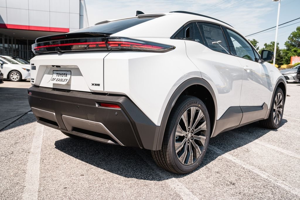 New 2026 Wind Chill Pearl <sup>1</sup> Toyota  XSE image 8