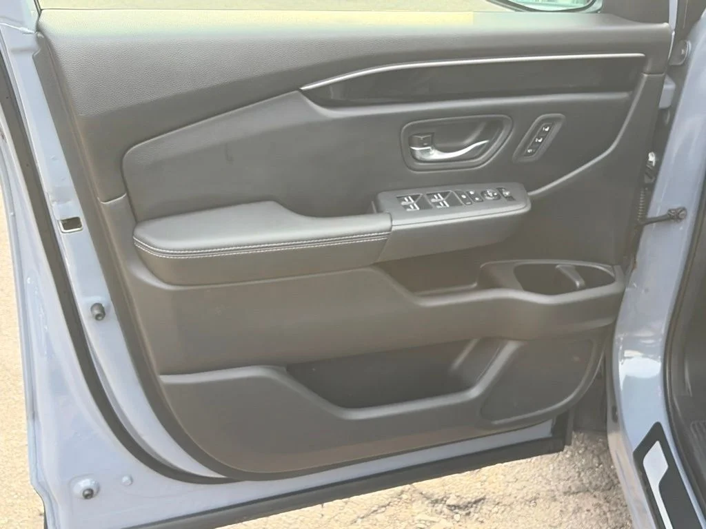 Certified Used 2024 Sonic Gray Pearl Honda Touring image 4