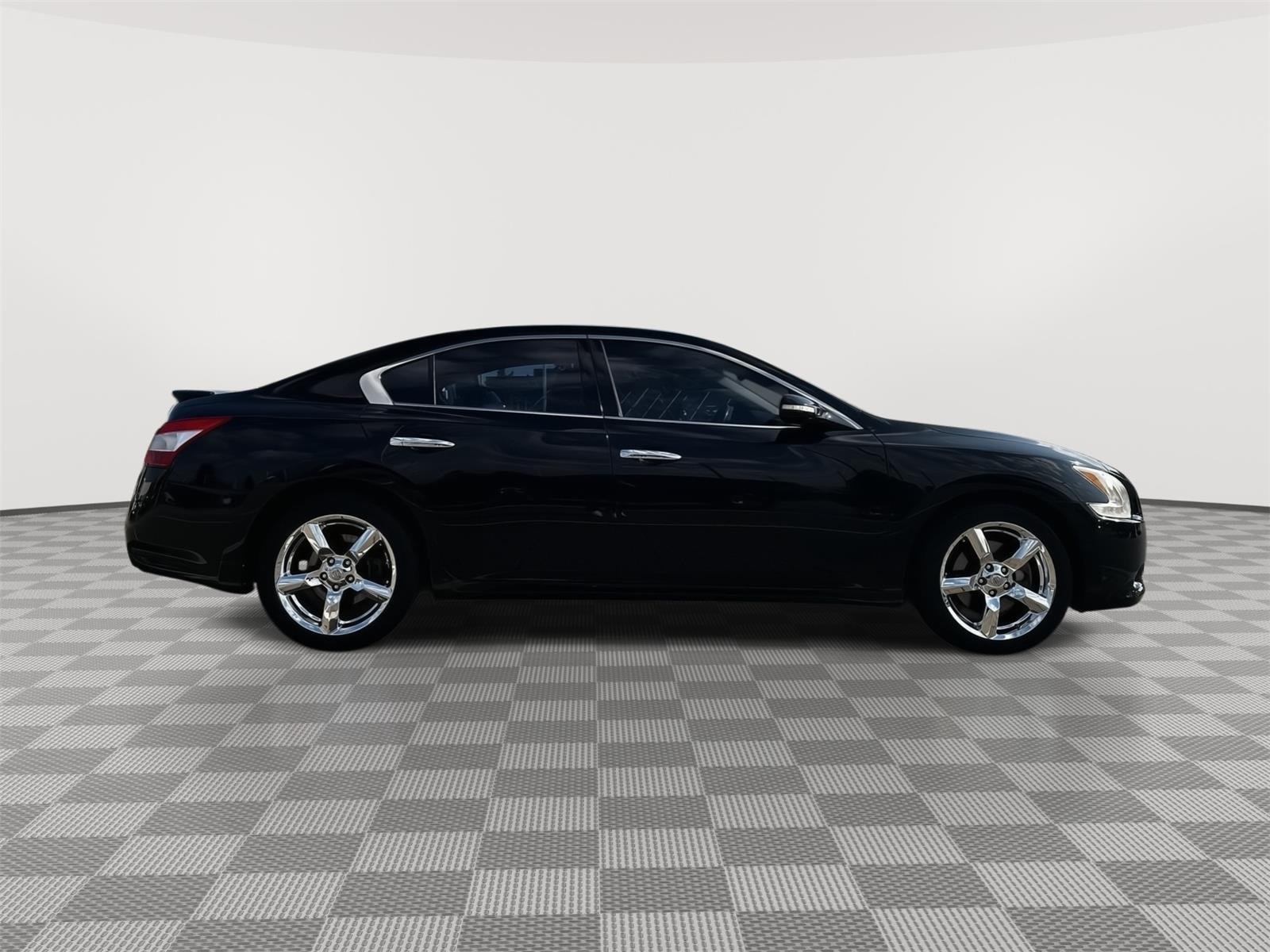 Used 2010 Super Black Nissan 3.5 SV w/Premium Pkg image 7