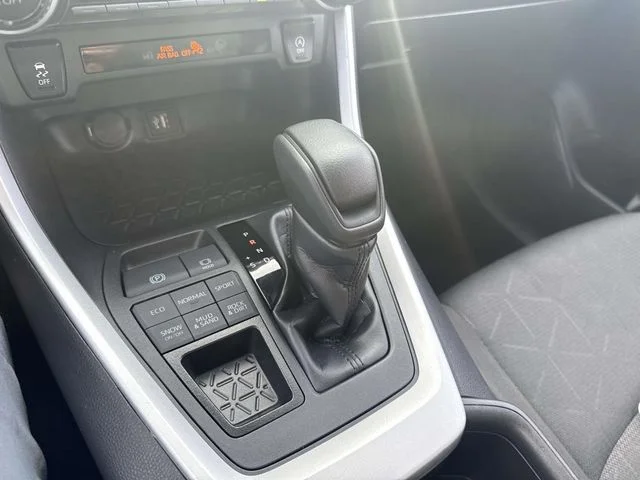 Used 2025  Toyota XLE image 23