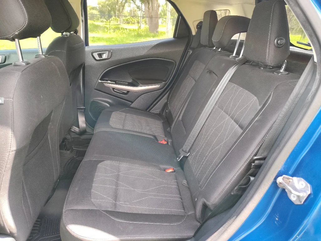 Used 2019 Lightning Blue Metallic Ford SE image 12